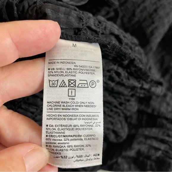 Old Navy Black Smocked Puff Sleeved On/Off Shoulder Peasant Blouse - Picture 6 of 8